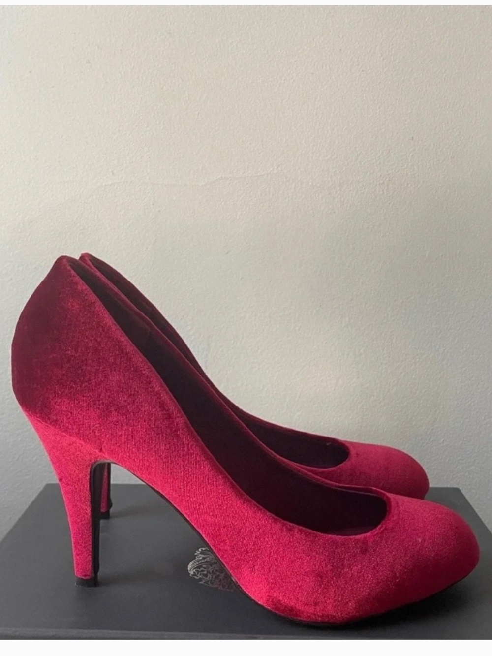 New! American Rag red velvet shoes
